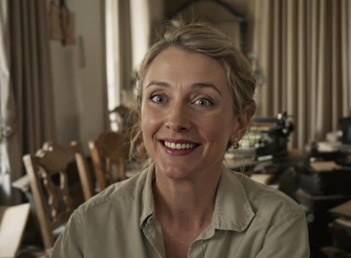 découvrez la carrière remarquable de luce mouchel, une figure emblématique du théâtre français, ainsi que ses nombreuses distinctions qui témoignent de son talent et de son impact sur la scène artistique. plongez dans son parcours inspirant et ses contributions inoubliables au monde du théâtre.