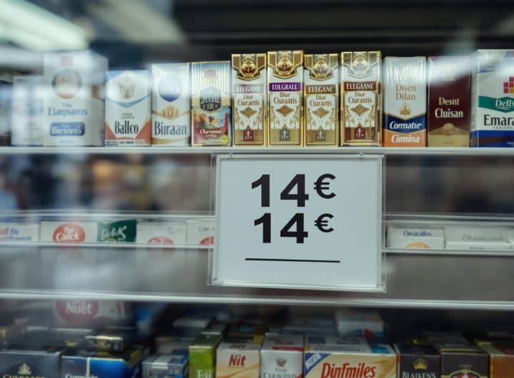 découvrez les prévisions sur le prix des cigarettes en 2025, avec des estimations pouvant atteindre 14 euros par paquet. explorez également l'impact de cette hausse sur la disponibilité de certaines marques célèbres, et les implications pour les consommateurs.