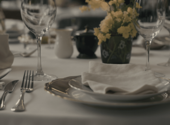 découvrez la vaisselle emblématique d’un restaurant légendaire dans une édition très limitée. saisissez cette opportunité unique d’acquérir des pièces rares au design iconique, réservées aux passionnés et collectionneurs exigeants !