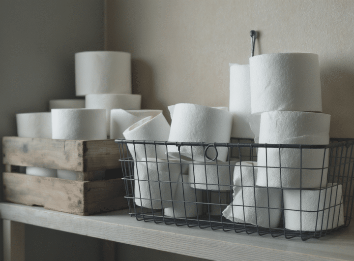 découvrez des astuces inédites pour organiser votre papier toilette autrement et optimiser l'espace de votre salle de bain avec style et praticité.