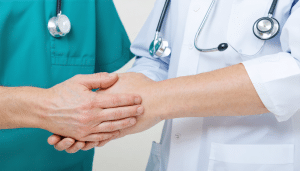 Algodystrophie : sympt&ocirc;mes et protocoles de soin de ce syndrome douloureux complexe