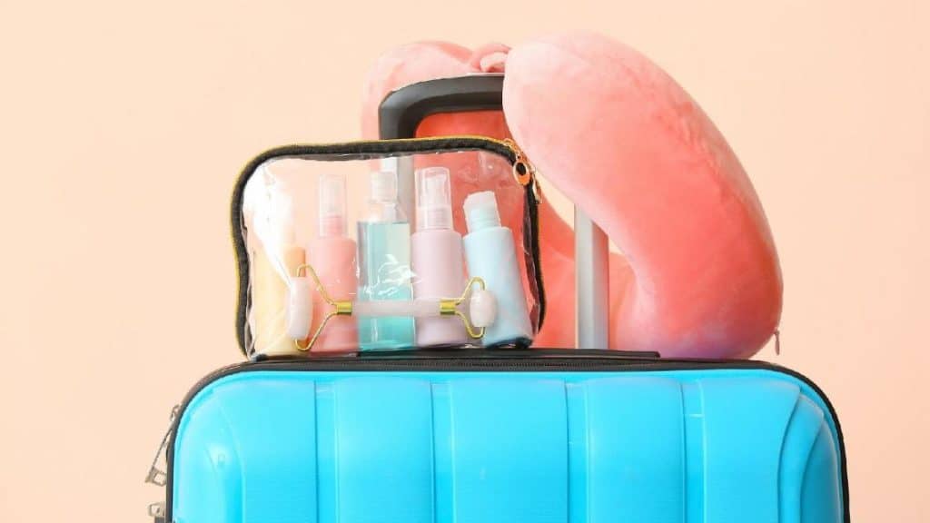 Road-trip en solo : quels produits de beaut&eacute; emporter pour voyager l&eacute;ger ?