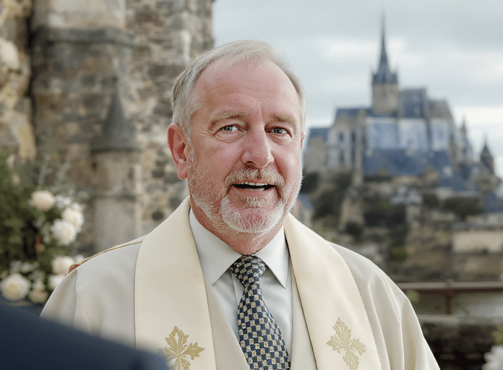 découvrez les coulisses du mariage de ming xi et mario ho lors d'une cérémonie mémorable au mont-saint-michel, racontée par l'officiant.