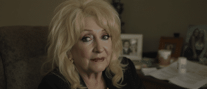 D&eacute;c&egrave;s de Dolly Parton : r&eacute;v&eacute;lations sur les circonstances, son &eacute;poux, l’inspiration derri&egrave;re ‘Jolene’, ses liens avec Miley Cyrus et son combat contre l’endom&eacute;triose