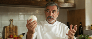 Un chef italien met en garde : &laquo; Ne c&eacute;dez jamais &agrave; la tentation d’acheter une mozzarella qui&hellip; &raquo;