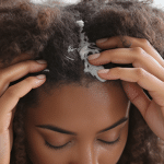Cheveux boucl&eacute;s : les gestes essentiels pour les nourrir, les d&eacute;finir et pr&eacute;server leur &eacute;clat